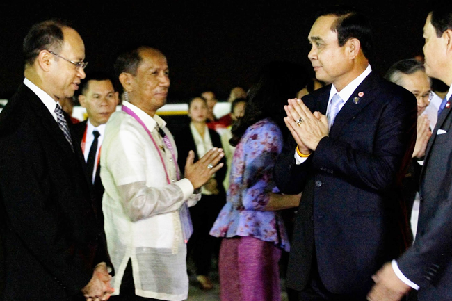 PM Prayuth arrives in Manila 2